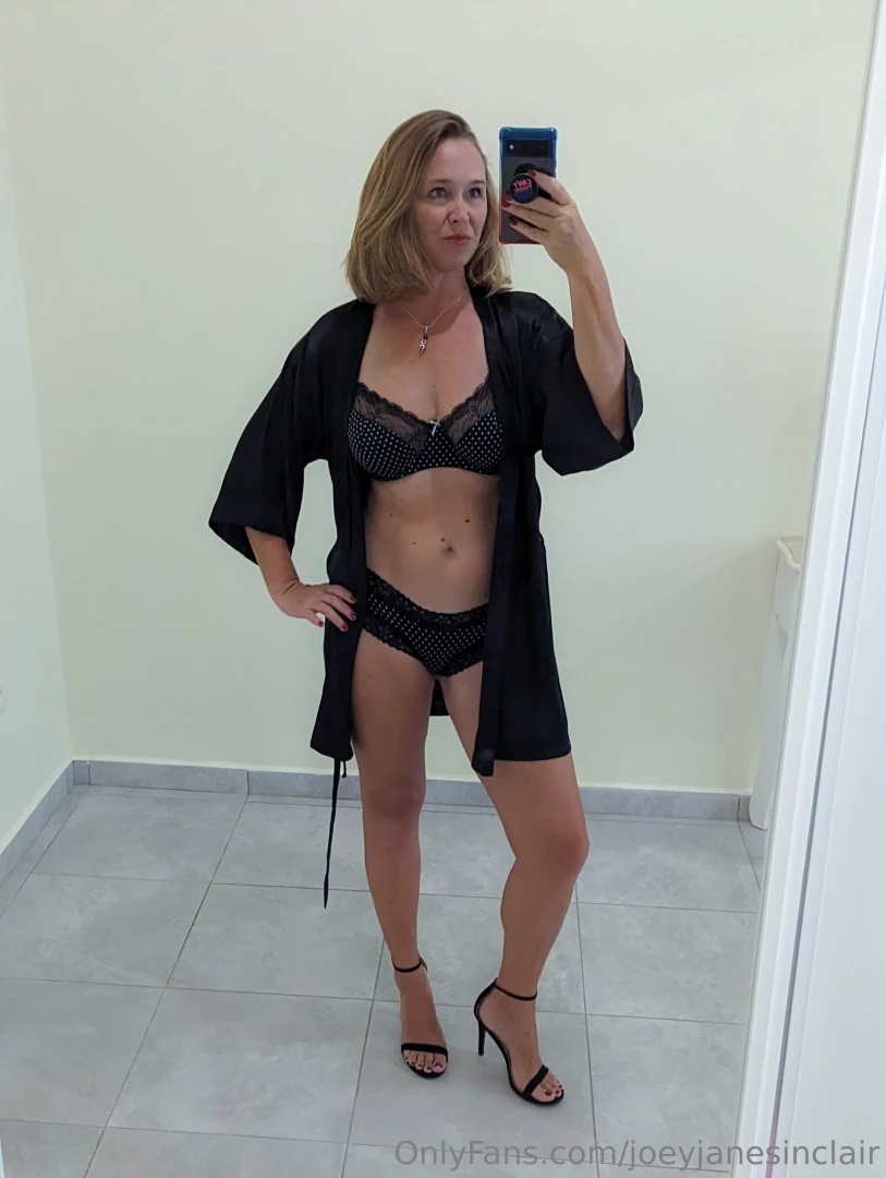 Whatcha doin you oughta be checkin out my vip side 