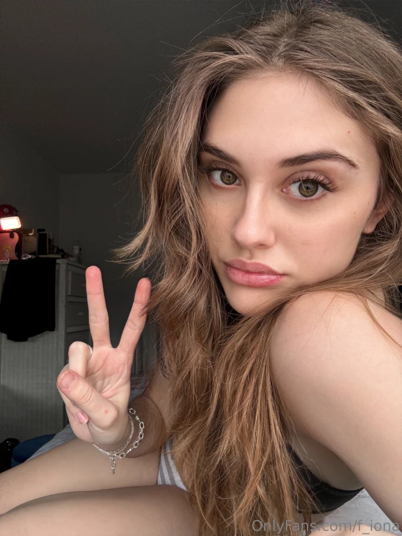 Need someone to flirt with right meow 