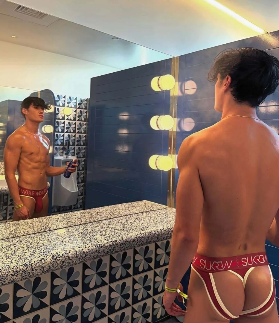 Shine bright like an oiled up twunk 