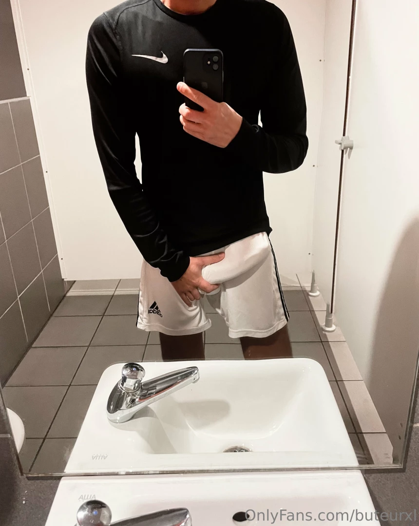 Elle est bien raide ouvre ta bouche sale chienne 