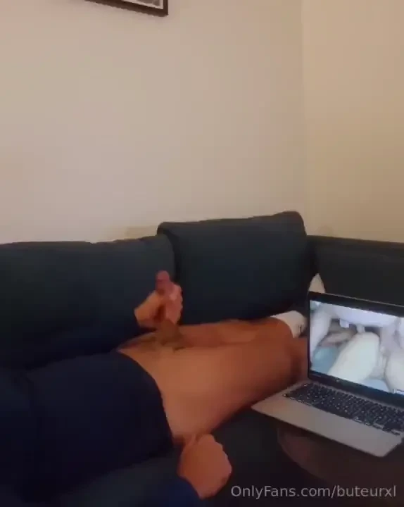 Ma pute cho de te branler ac moi pendant que jmate du porno hetero j 