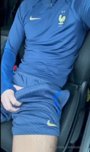 Qui mrejoint dans la voiture tu kiffes quand j te parle comme a avoue