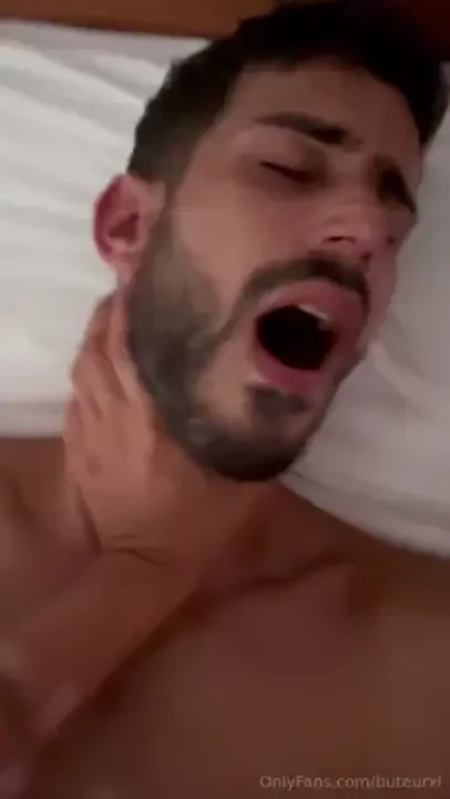 Bon petit cul imberbe comme jkiff gros kiff clater qui veut la version 