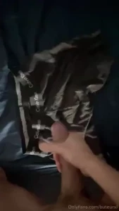 Qui veut sniffer mon boxer plein de jus bien pais