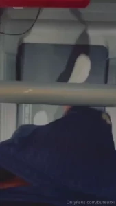 Tu veux glisser ta main dans mon short