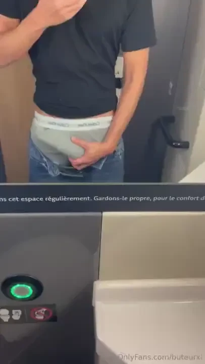 Sois l pute du tgv et encha ne les bites dans les chiottes 