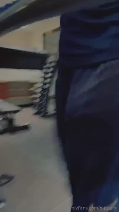 Tu kiffes matter mon zeub dans mon short 