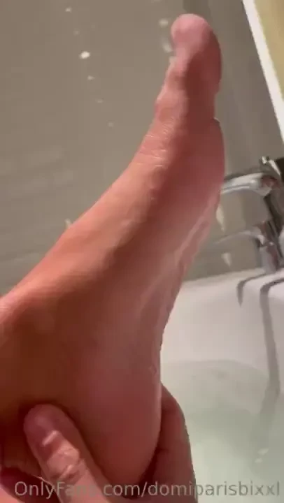 Viens me l cher les ieps dans mon bain petite pute 
