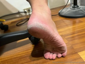 Some pics that focus on my heel not very dirty and sexy posture but i part 1