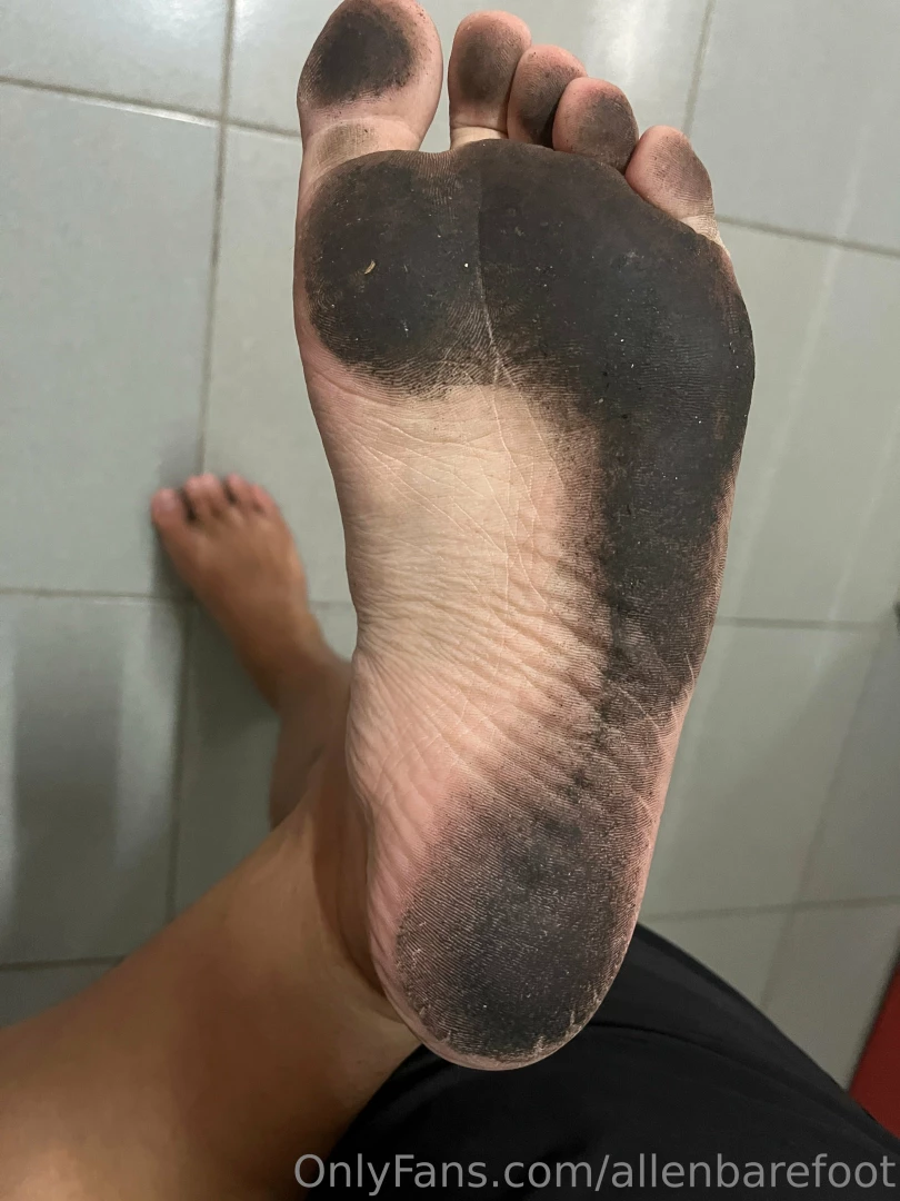 Just walked through some dirty stairs my soles become shining black 