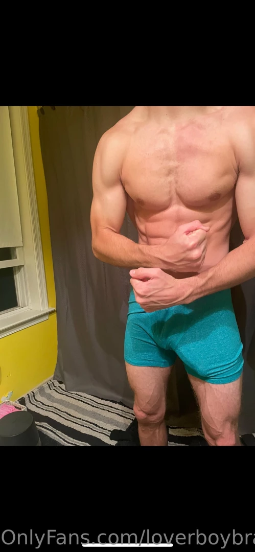 loverboybrad - If you think i look big you should see the little guy 