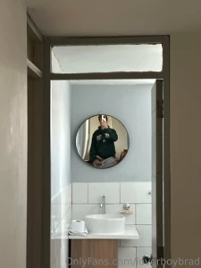 Liked the video a lot idk why but all these mirrors and no one to fuck part 3