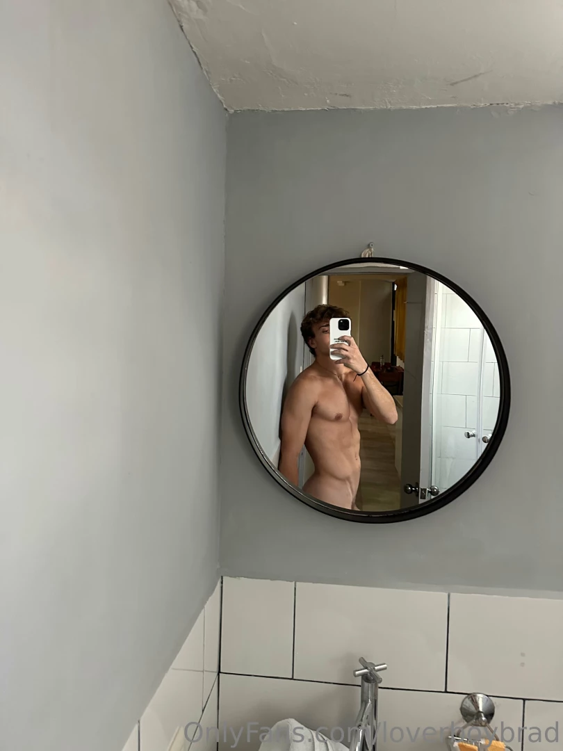 Liked the video a lot idk why but all these mirrors and no one to fuck part 1 
