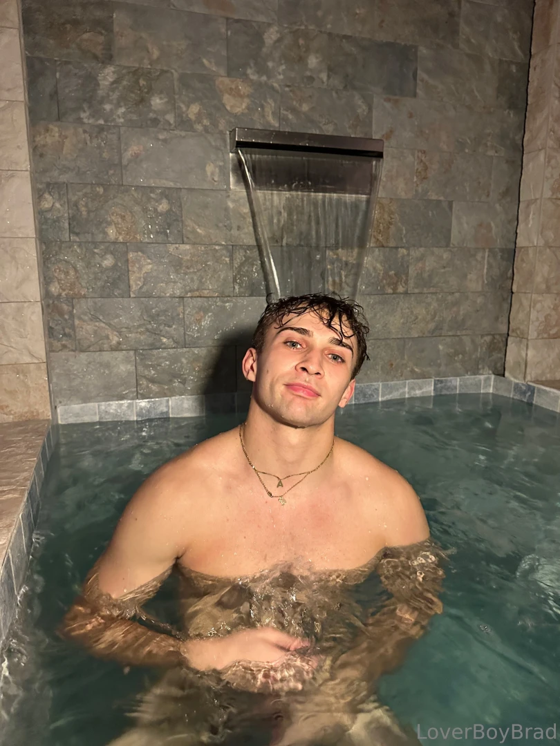 Hot tub in the airbnb means naked tub pics 