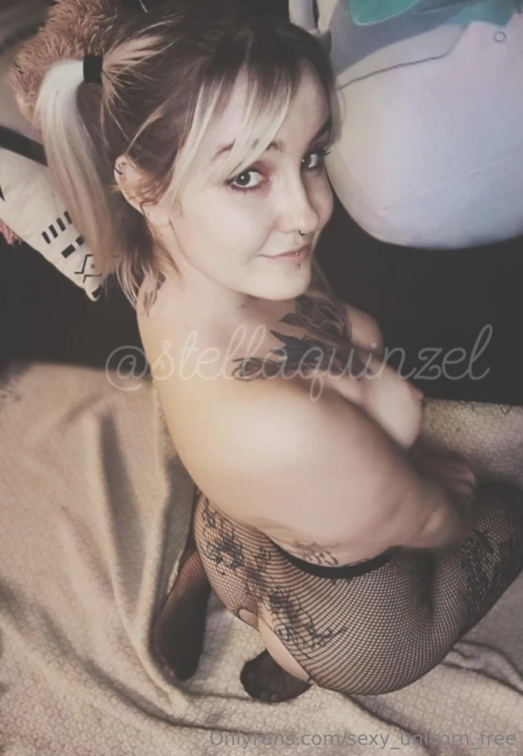 Gratuit cette belle milf tattou e est pr te tout pour tes beau yeux sa 