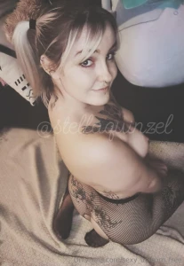 Gratuit cette belle milf tattou e est pr te tout pour tes beau yeux sa