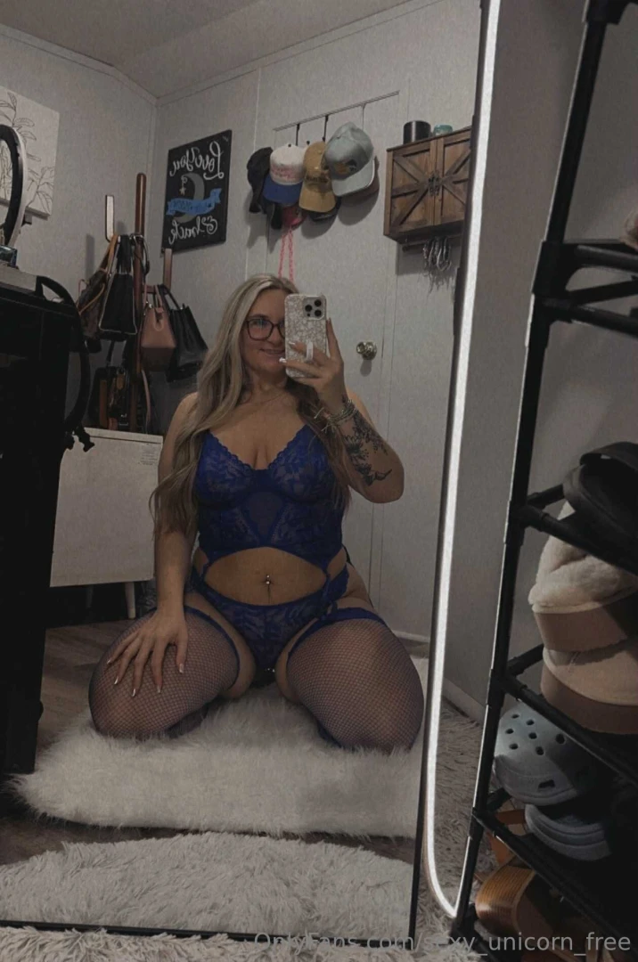 Go follow this babe she s doing a sale on her vip and trust me you won 