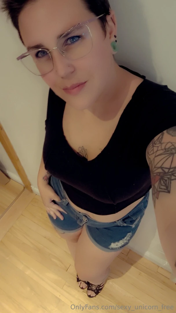 Going out tonight wanna offer me a drink 