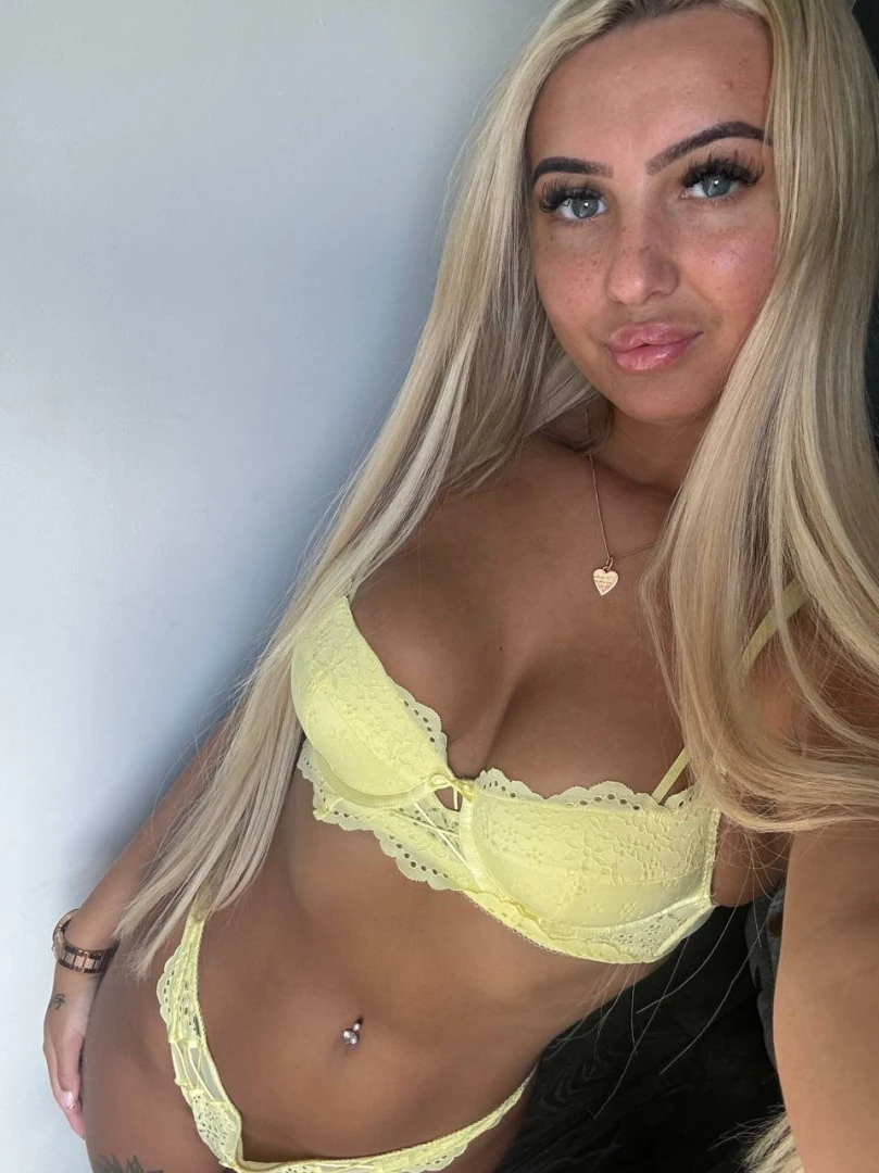 Mood wrapped in lace dripping in attitude 