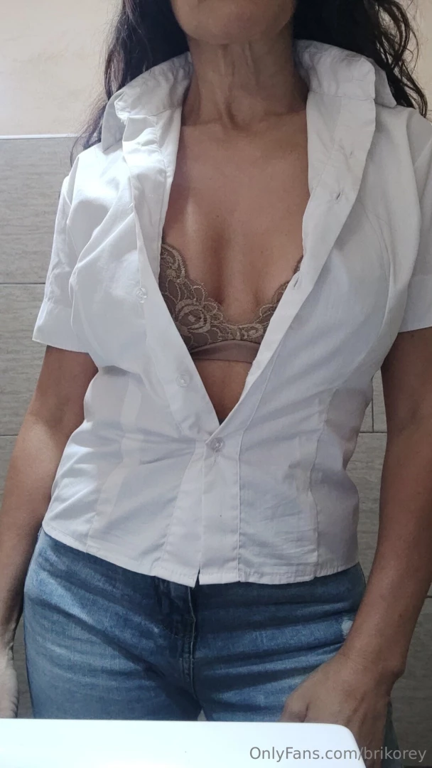 Naughty moment in the bathroom https onlyfans com brikoreyvip 