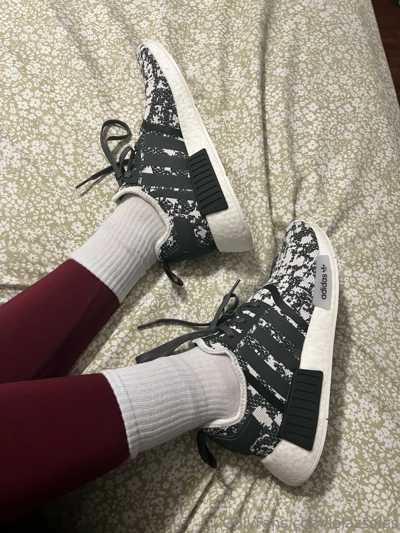 New shoes to get cum all over them thanks to an awesome subscriber part 3 