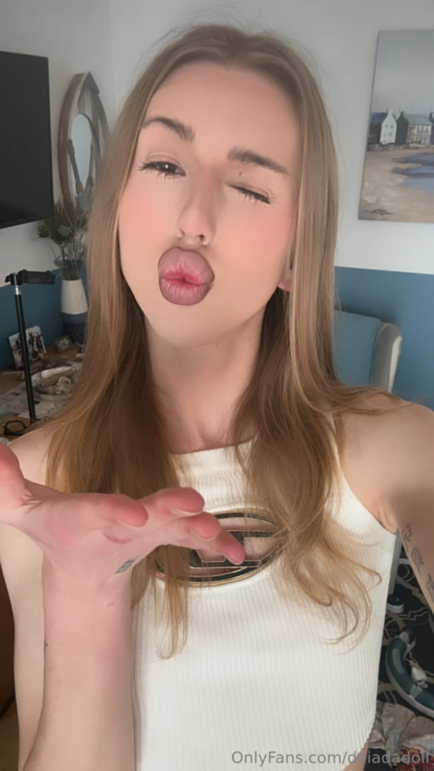 Send me a kiss back x 