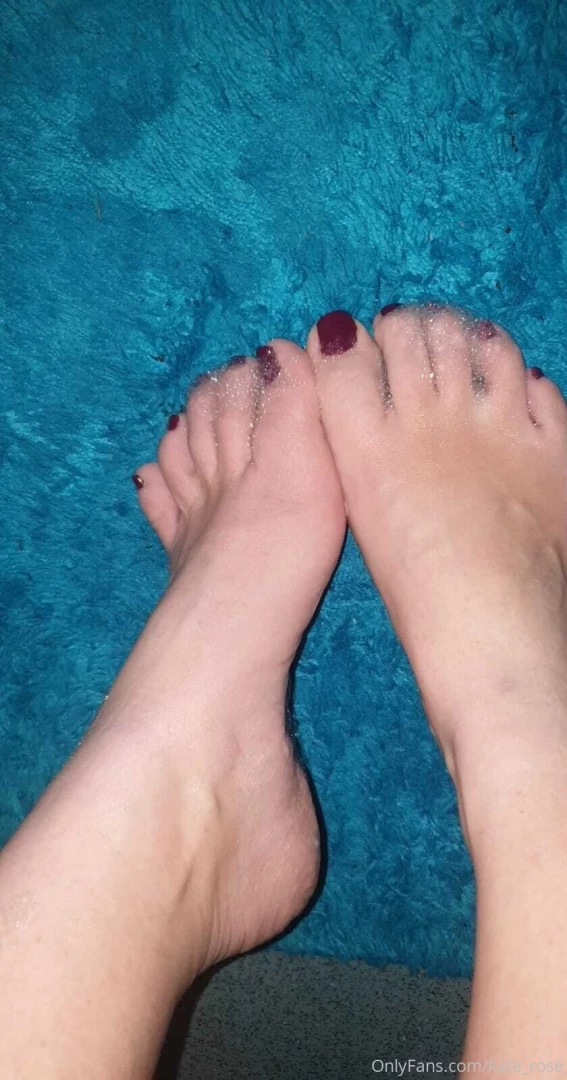 Bubbly toes after my bath part 1 