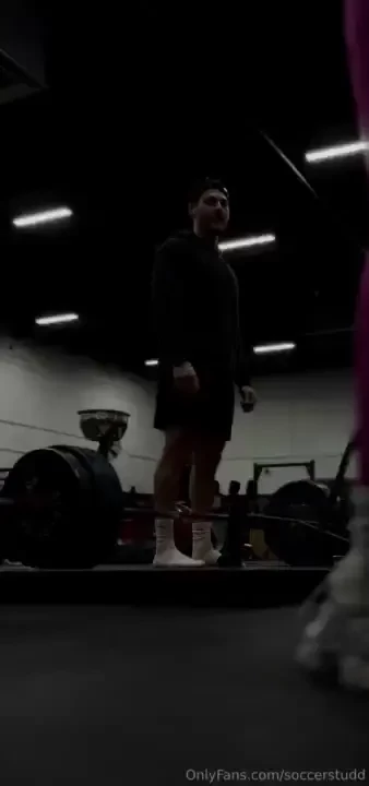 Lmk what y all prefer in the poll below as your stud i want to make 