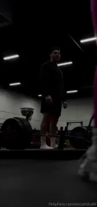 Lmk what y all prefer in the poll below as your stud i want to make