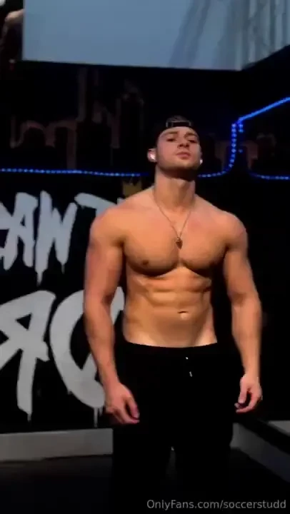 Lmk what y all prefer in the poll below as your stud i want to make part 1 