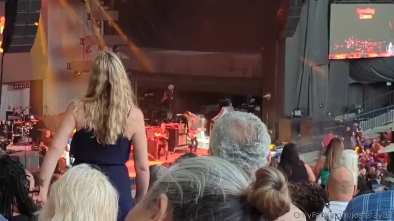 Went to see counting crows favorite and santana for my birthday a part 4 