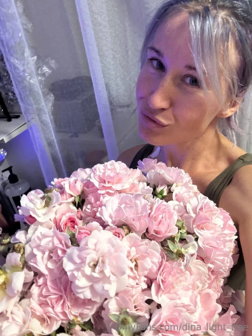 I think these flowers were meant to match my vibe - stunning 
