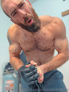 Ooohhhh good bag workout after my dumb ankle injury can someone play