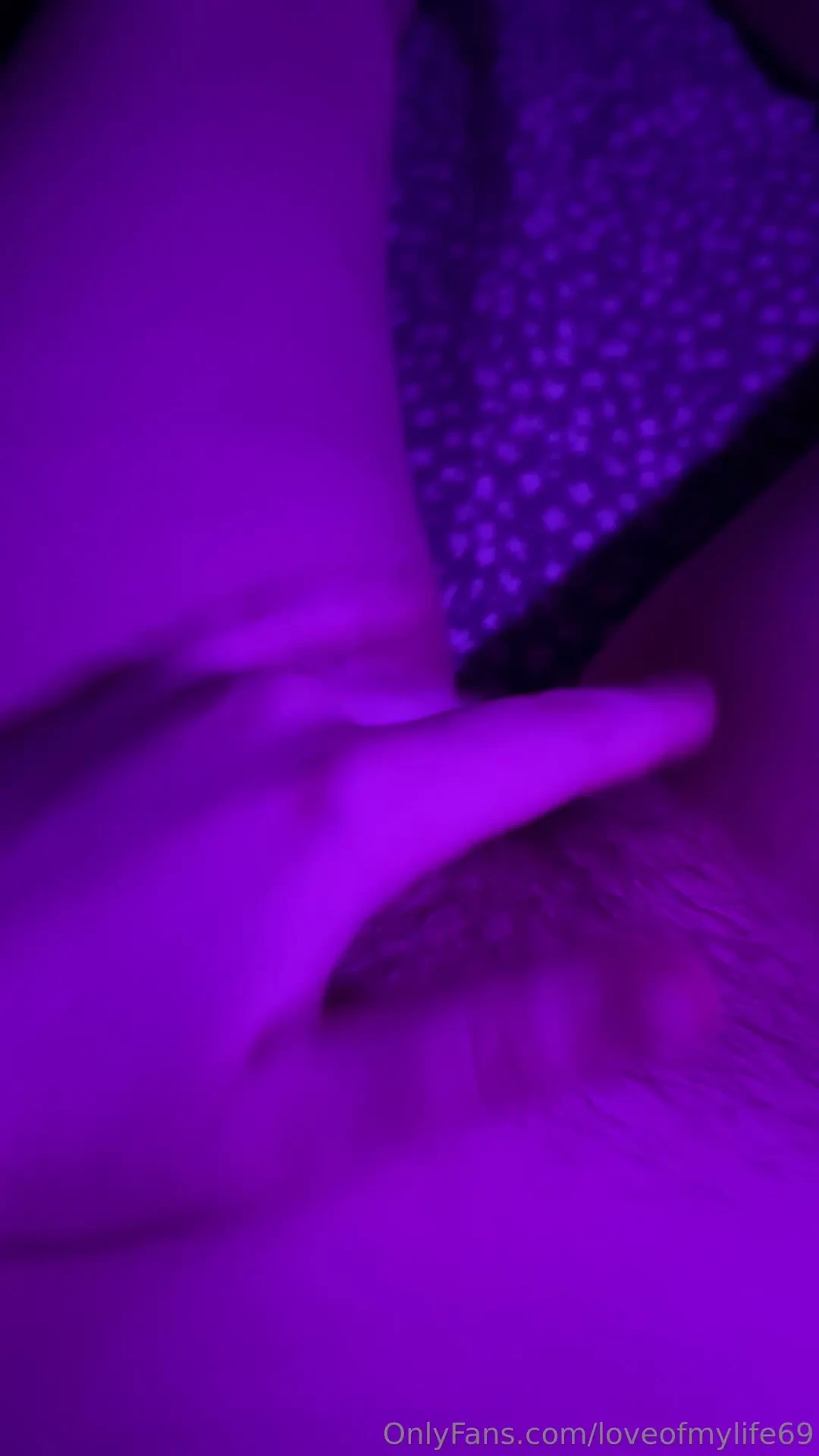 Just a lonely girl who needs a masturbation buddy 