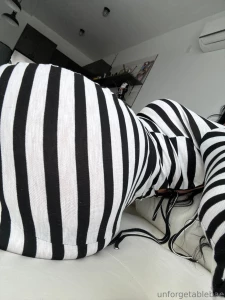 U think u can get this dress off w just ur teeth