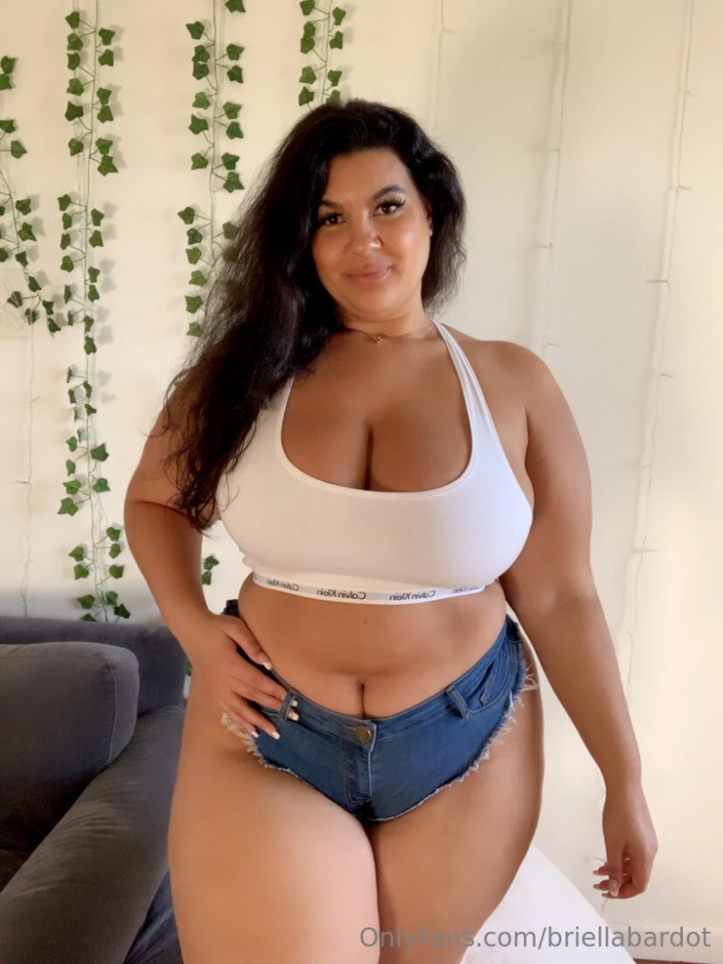 Do you like my outfit babe how about let me film you a custom video 