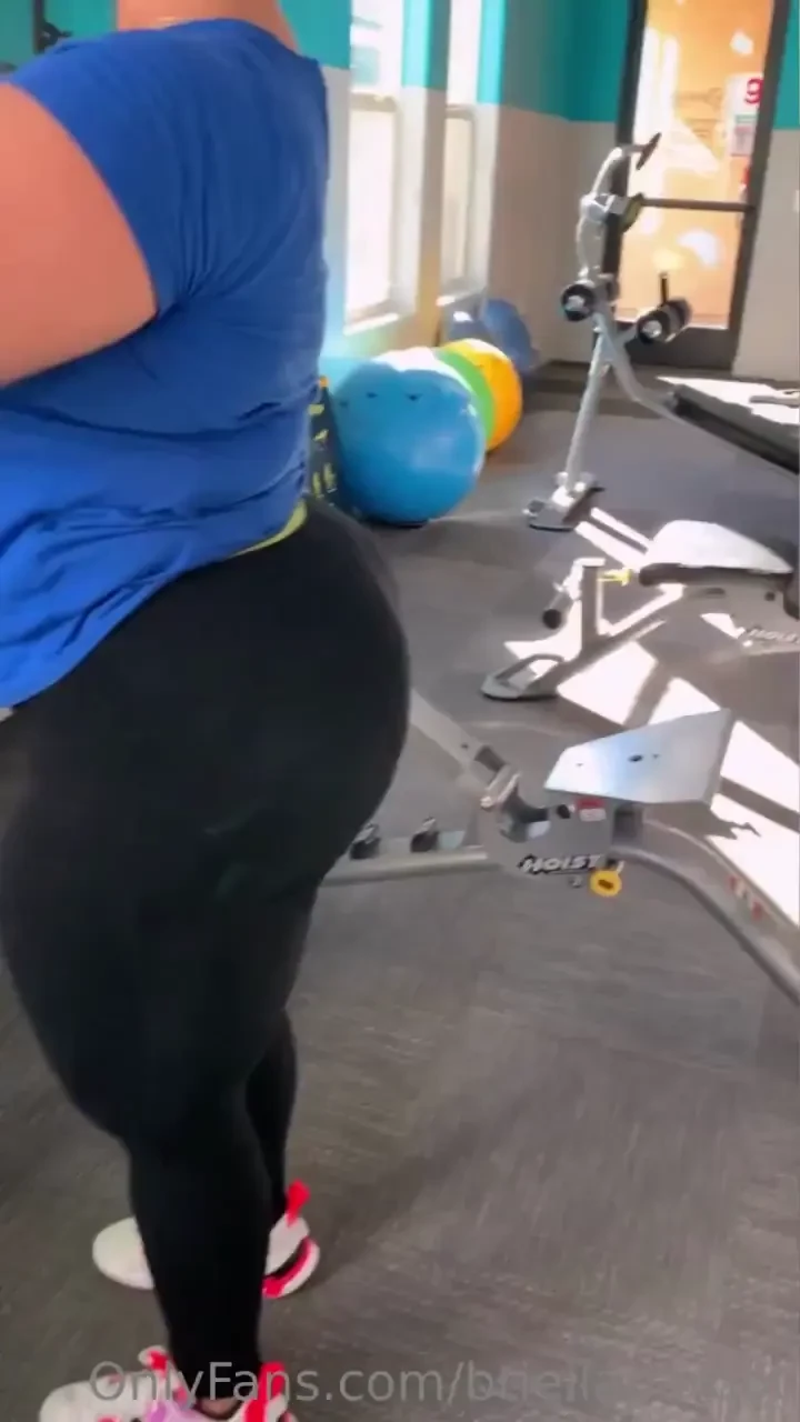 Pov you are my personal trainer can you keep your hands off me 