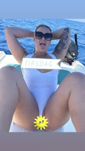 Nakenshoot fra b ttur i rhodos ute p profilen 80 til gamle og nye fans