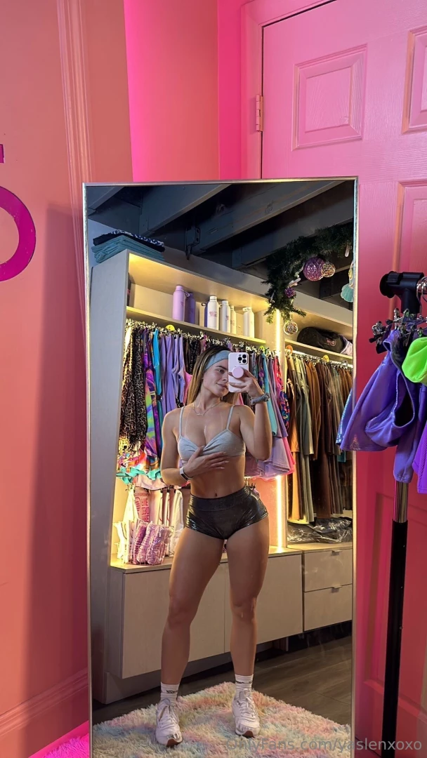 Dm me cutie i wanna show you something 