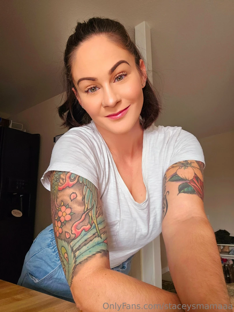 Wanna see more of my gorgeous face and bangin mom bod go over to the 