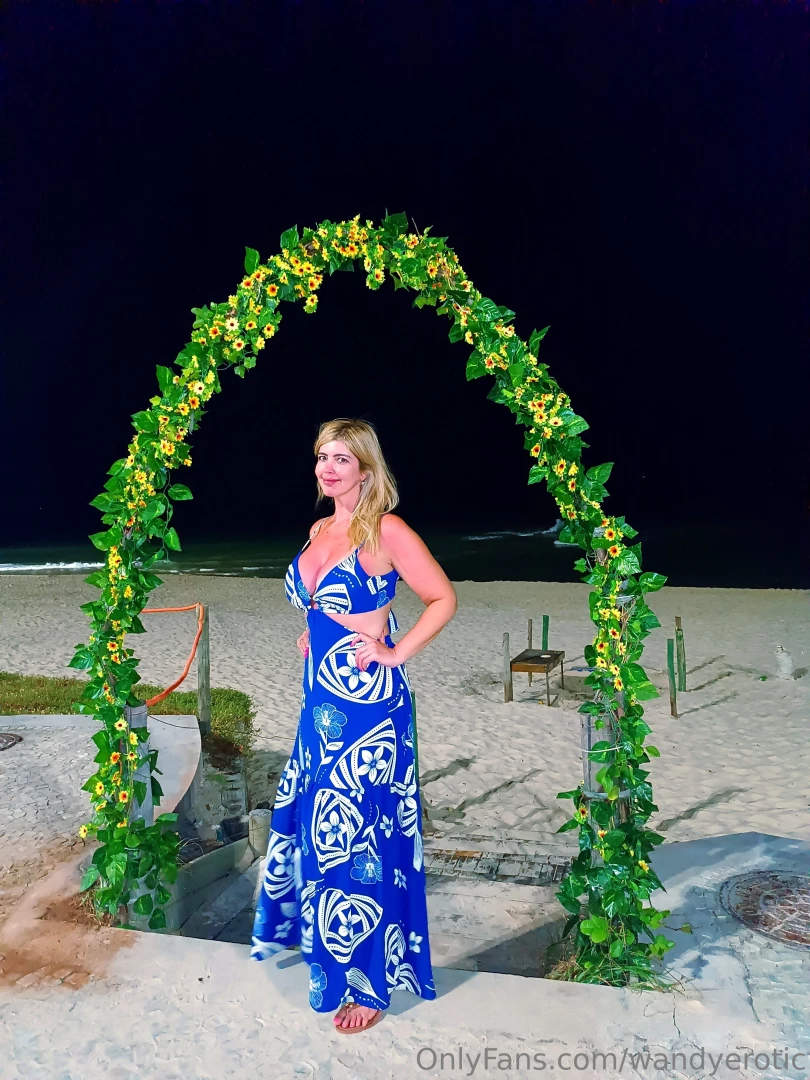 I m waiting for you to celebrate valentine s day together would you 