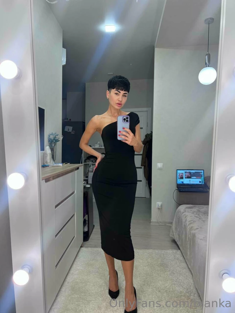 Look how elegant i have dressed for you baby 