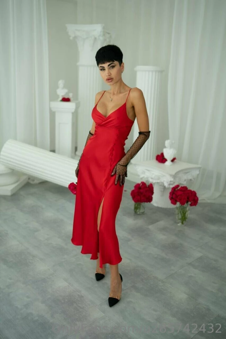 Get a chance to worship an independent 35 yo single goddess 