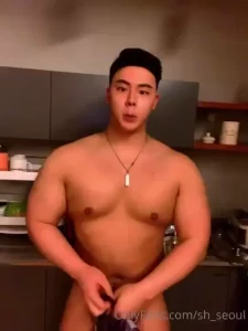 While washing the dishes a little bit fuxx horny
