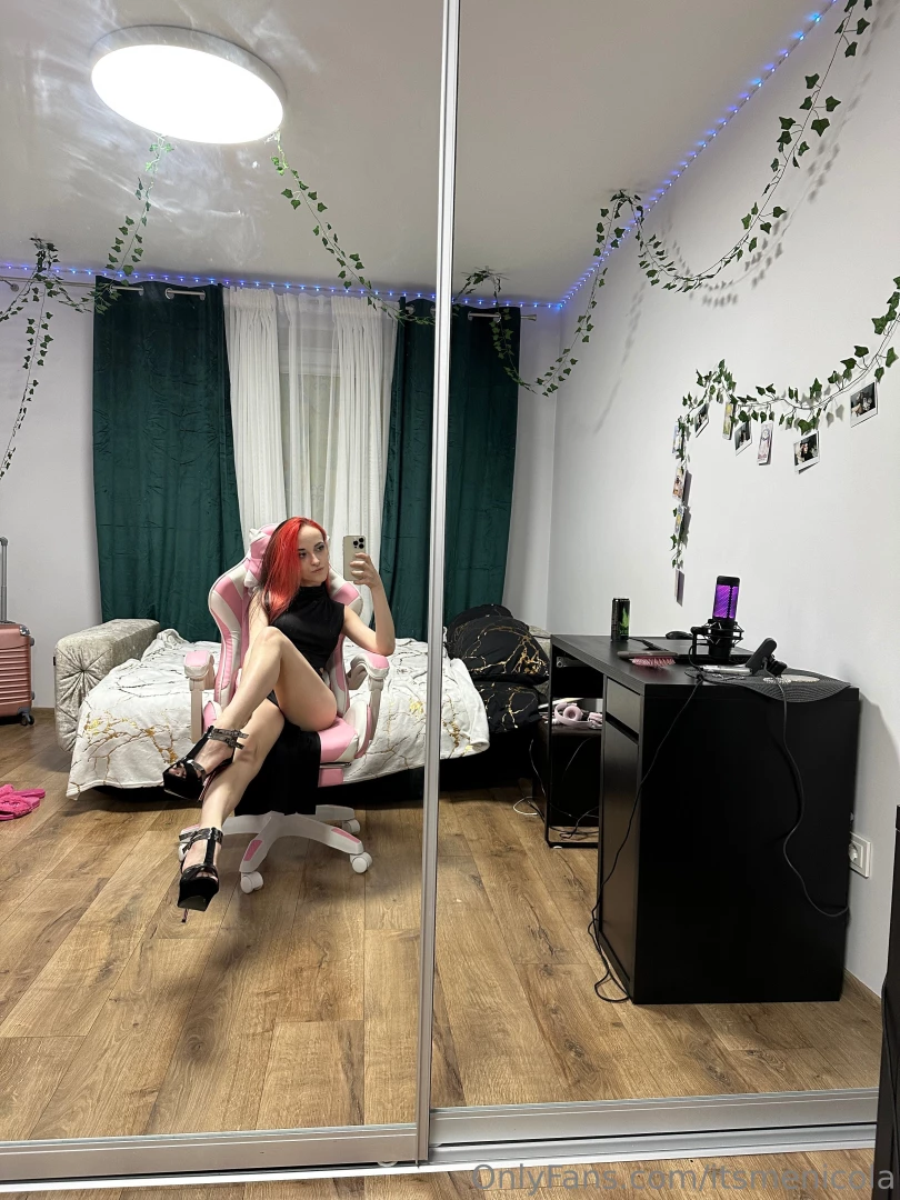 The mistress is here 
