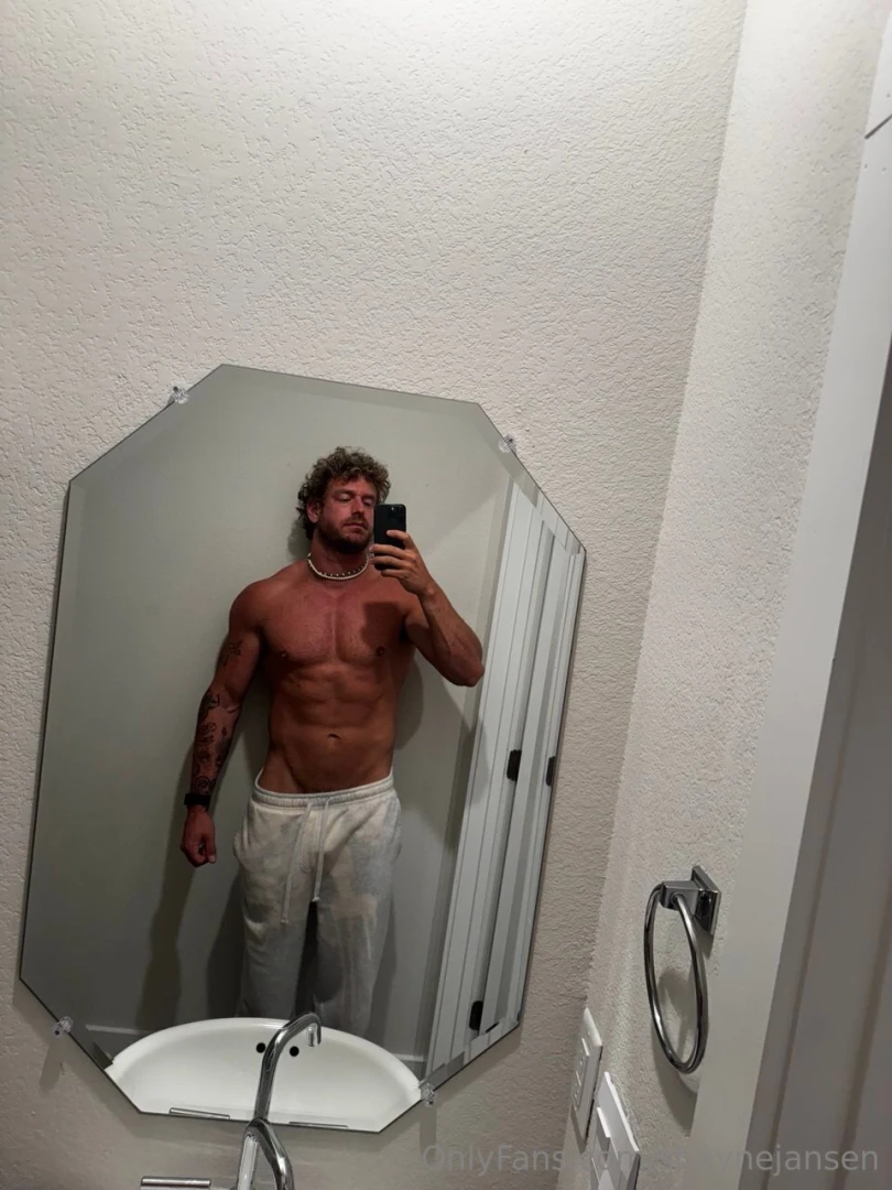 Bold and shirtless that s how i roll 
