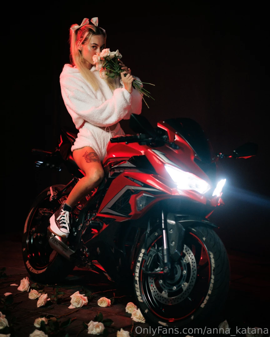 The beauty of white roses is always perceived as a symbol of purity 