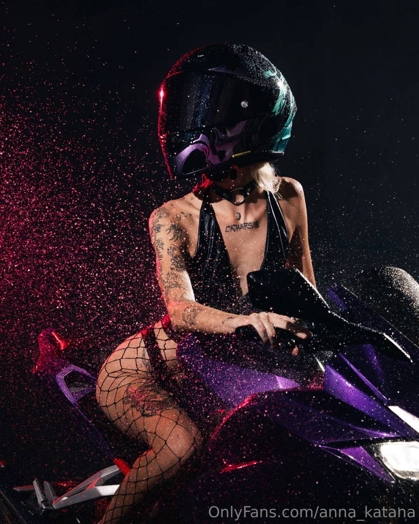 A photo shoot in the rain is an unusual and exciting way to capture 