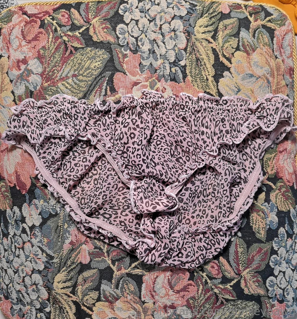 I m throwing a 3 for 2 underwear sale this whole summer and decreasing 