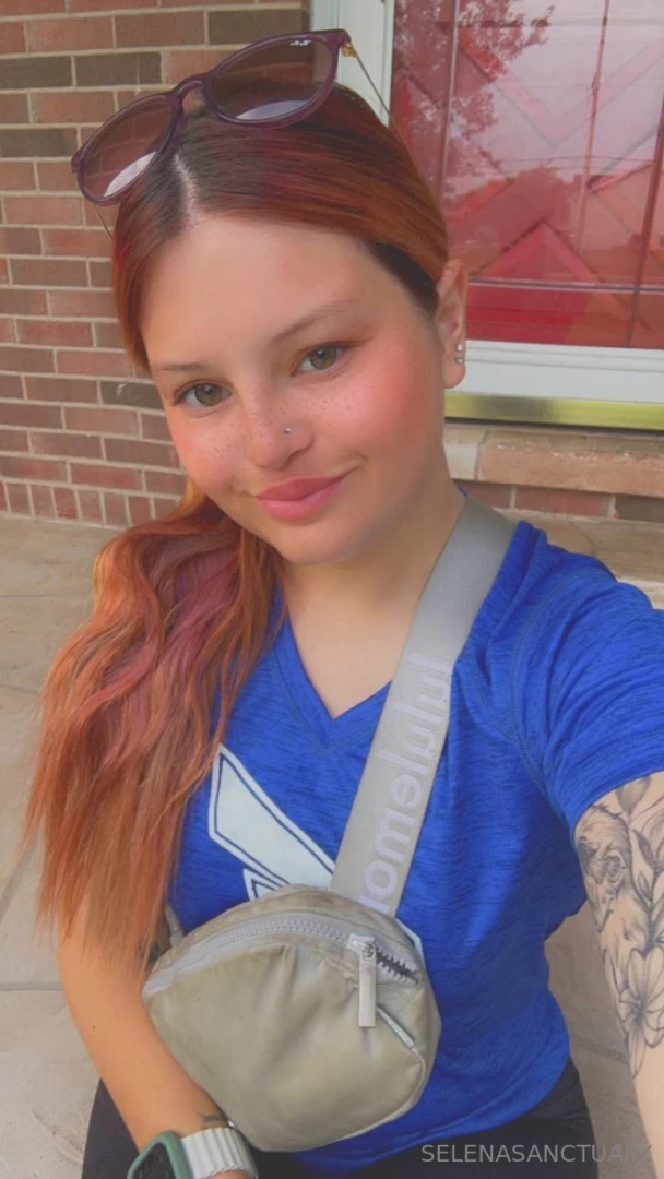 Look into my eyes and fall in love all over again 